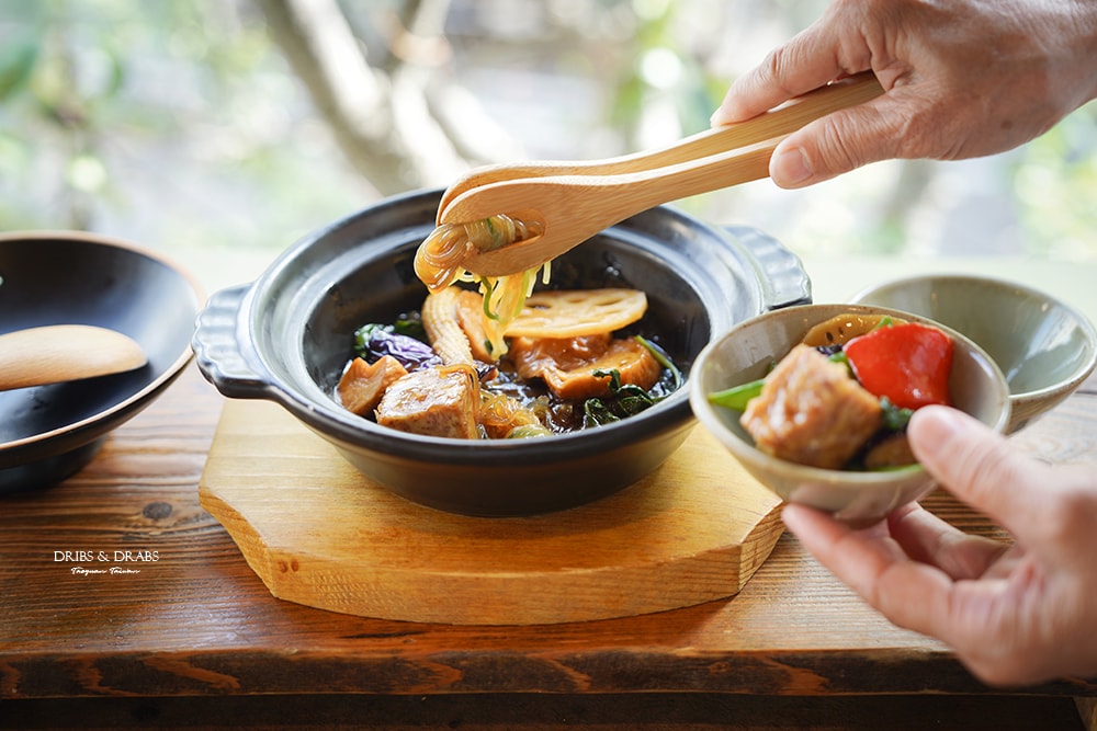 桃園龍潭素食無菜單料理「入木三分」綠意溫暖木質空間裡有健康美味蔬食料理/讓人耳目一新的素食餐廳 - 第33張圖 桃園龍潭素食無菜單料理「入木三分」綠意溫暖木質空間裡有健康美味蔬食料理/讓人耳目一新的素食餐廳