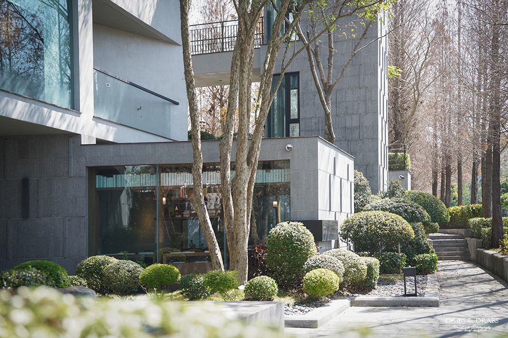 嘉義咖啡廳「泰勒瓦生活 Terroir La Vie」結合建築美學與藝廊展覽的靜謐咖啡館 - 第3張圖 嘉義咖啡廳「泰勒瓦生活 Terroir La Vie」結合建築美學與藝廊展覽的靜謐咖啡館