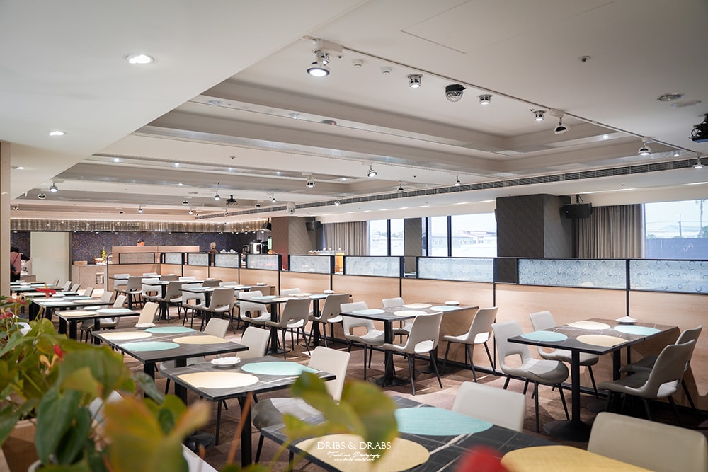 嘉義新悦花園酒店/堪比遊樂場的親子飯店,旋轉木馬,賽車場,小火車,沙坑,一天實在不夠玩