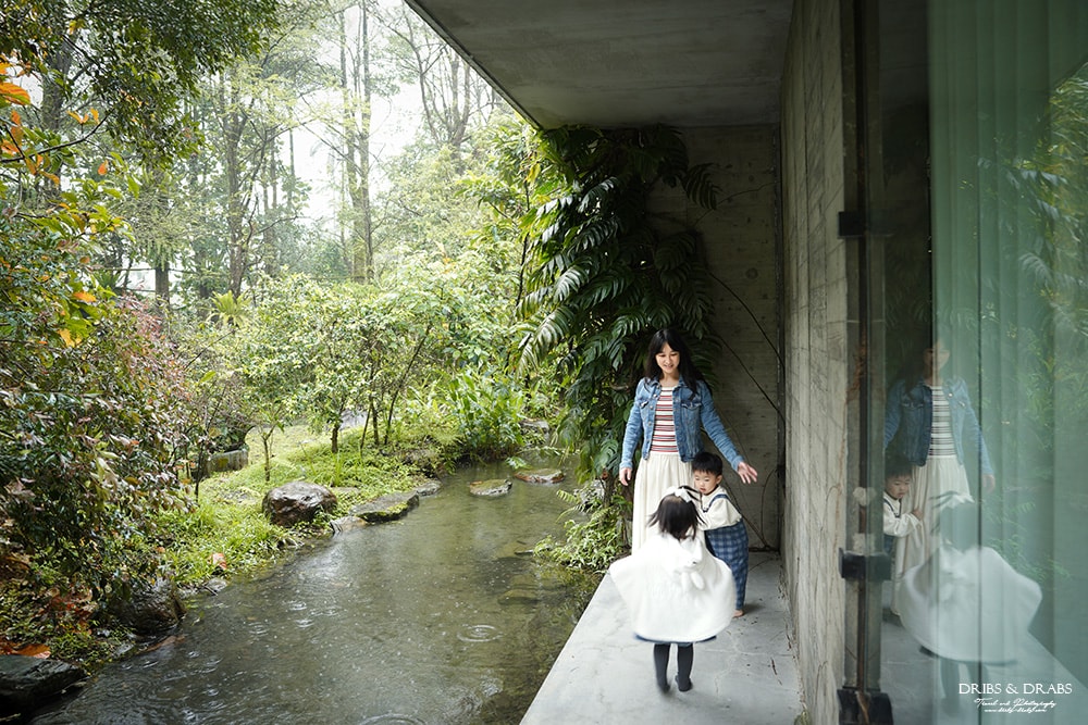宜蘭冬山「三富休閒農場/紫森林」住在森林裡之清水模建築民宿, 沒有蚊子的生態農場, 寵物友善住宿
