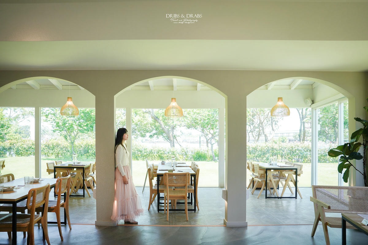 桃園龍潭美食「The畔」總是大排長龍的純白玻璃屋景觀餐廳, 龍潭大池旁咖啡廳/義式料理餐廳