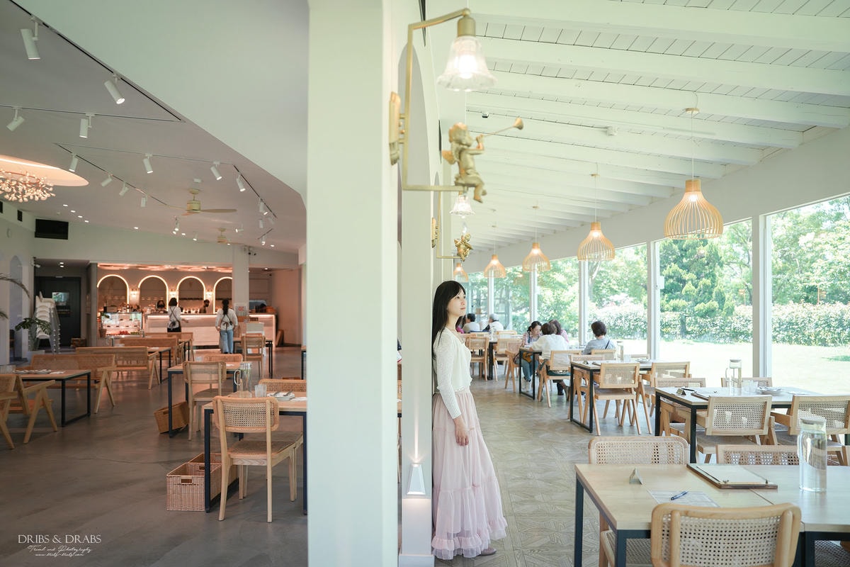 桃園龍潭美食「The畔」總是大排長龍的純白玻璃屋景觀餐廳, 龍潭大池旁咖啡廳/義式料理餐廳