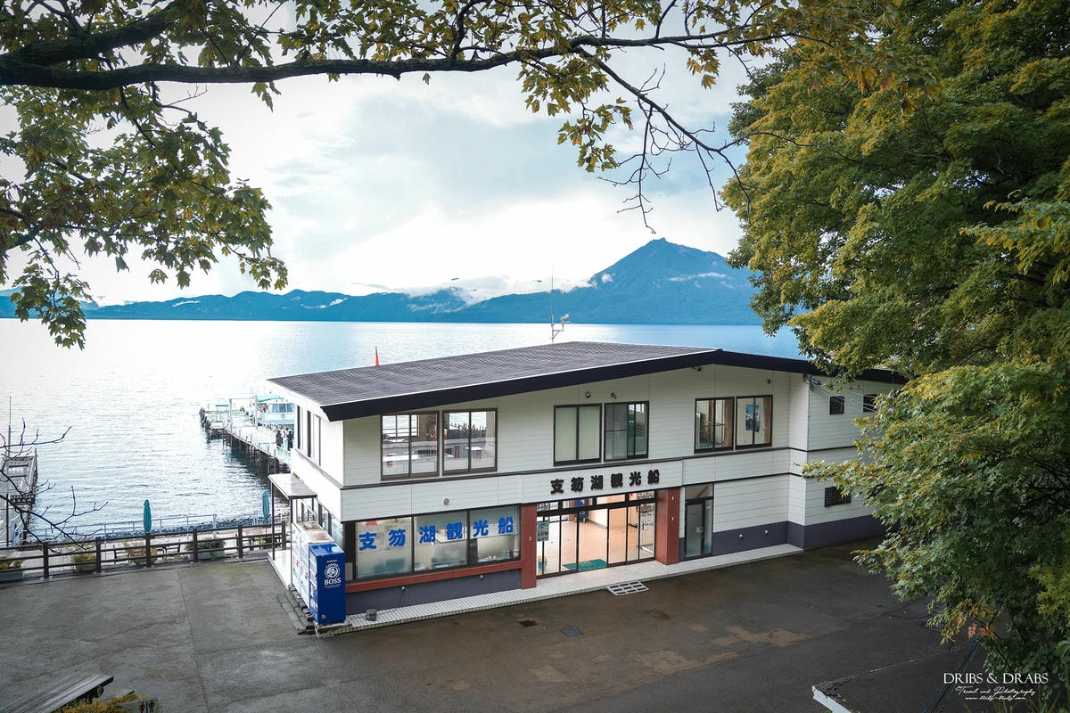 北海道支笏湖觀光船|體驗透明清澈的水中觀光船,暢遊夢幻火山口湖 - 第7張圖 北海道支笏湖觀光船|體驗透明清澈的水中觀光船,暢遊夢幻火山口湖