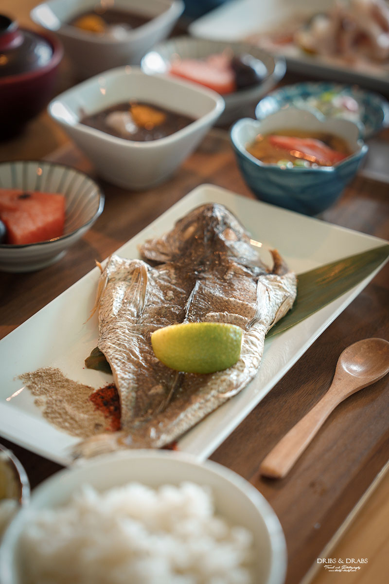 宜蘭頭城美食推薦｜伍參港鮮魚定食料理，烏石港海鮮餐廳首選，順遊外澳沙灘看海踏浪
