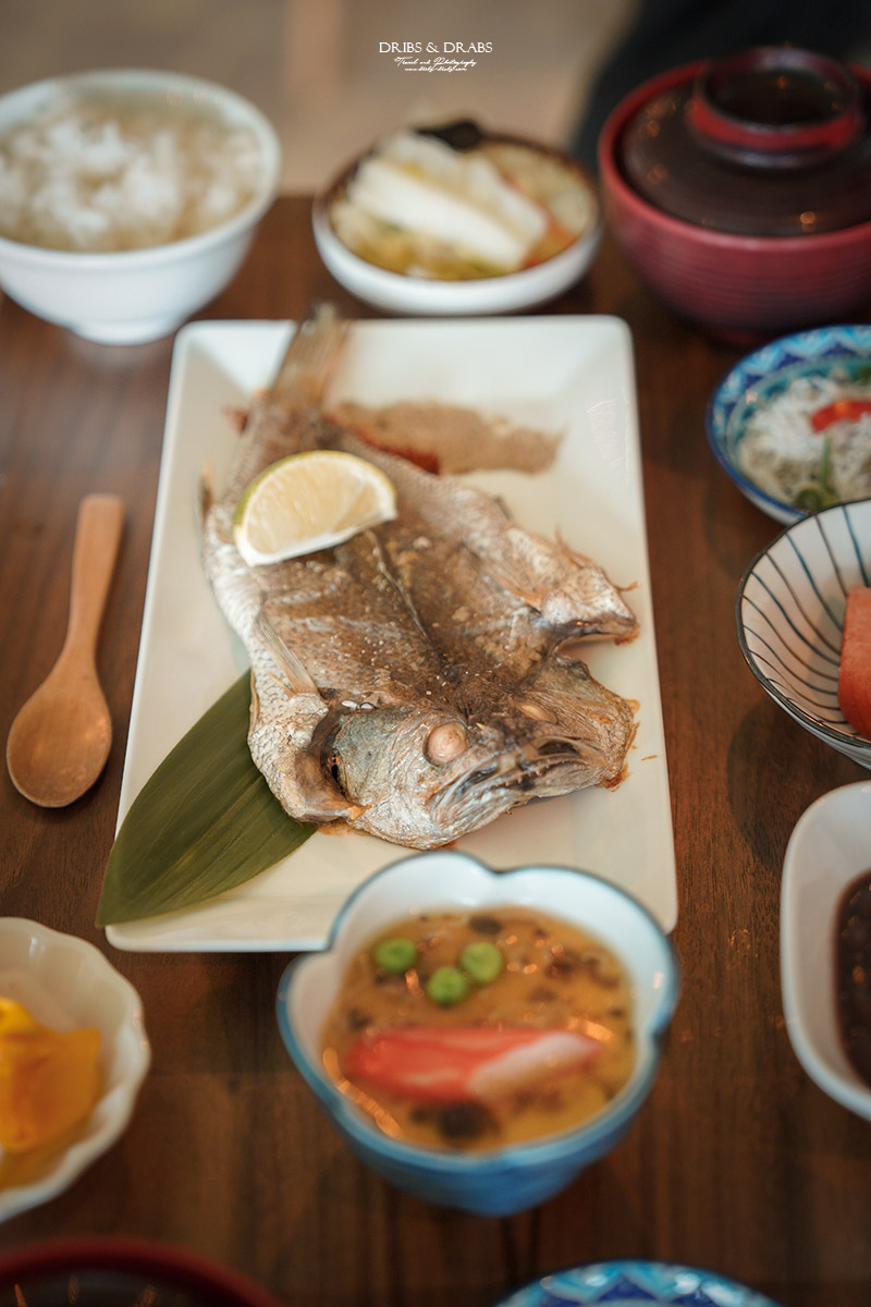 宜蘭頭城美食推薦｜伍參港鮮魚定食料理，烏石港海鮮餐廳首選，順遊外澳沙灘看海踏浪