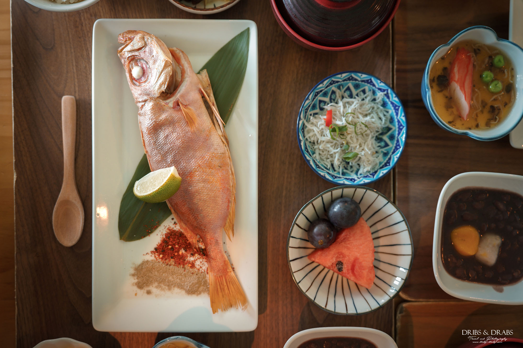 宜蘭頭城美食推薦｜伍參港鮮魚定食料理，烏石港海鮮餐廳首選，順遊外澳沙灘看海踏浪