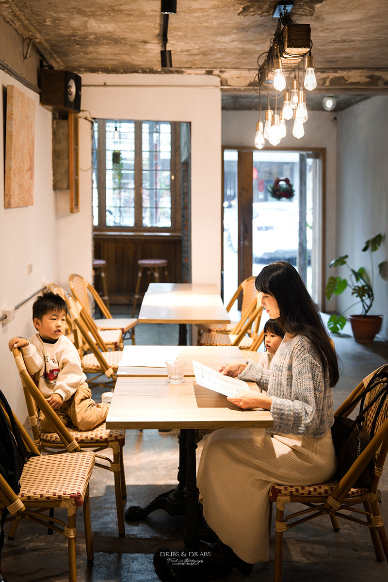 羅東美食奧莉薇雅早午餐 Bistro Olivia｜藏在巷弄裡的老宅餐廳，羅東火車站、羅東林場美食推薦，寵物友善有寵物餐
