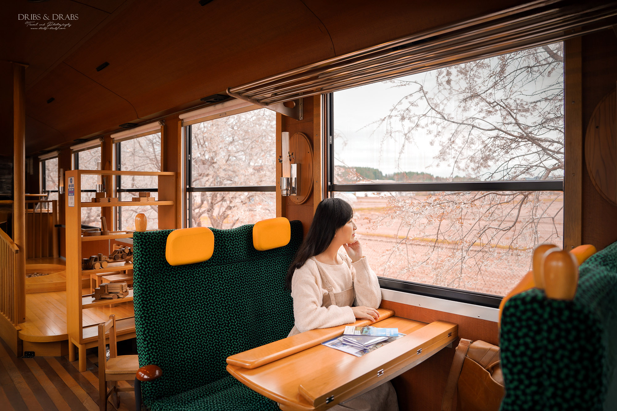 日本秋田由利高原鐵道｜鳥海山觀光列車體驗，充滿童趣的鳥海玩具列車，穿梭櫻花田園風景