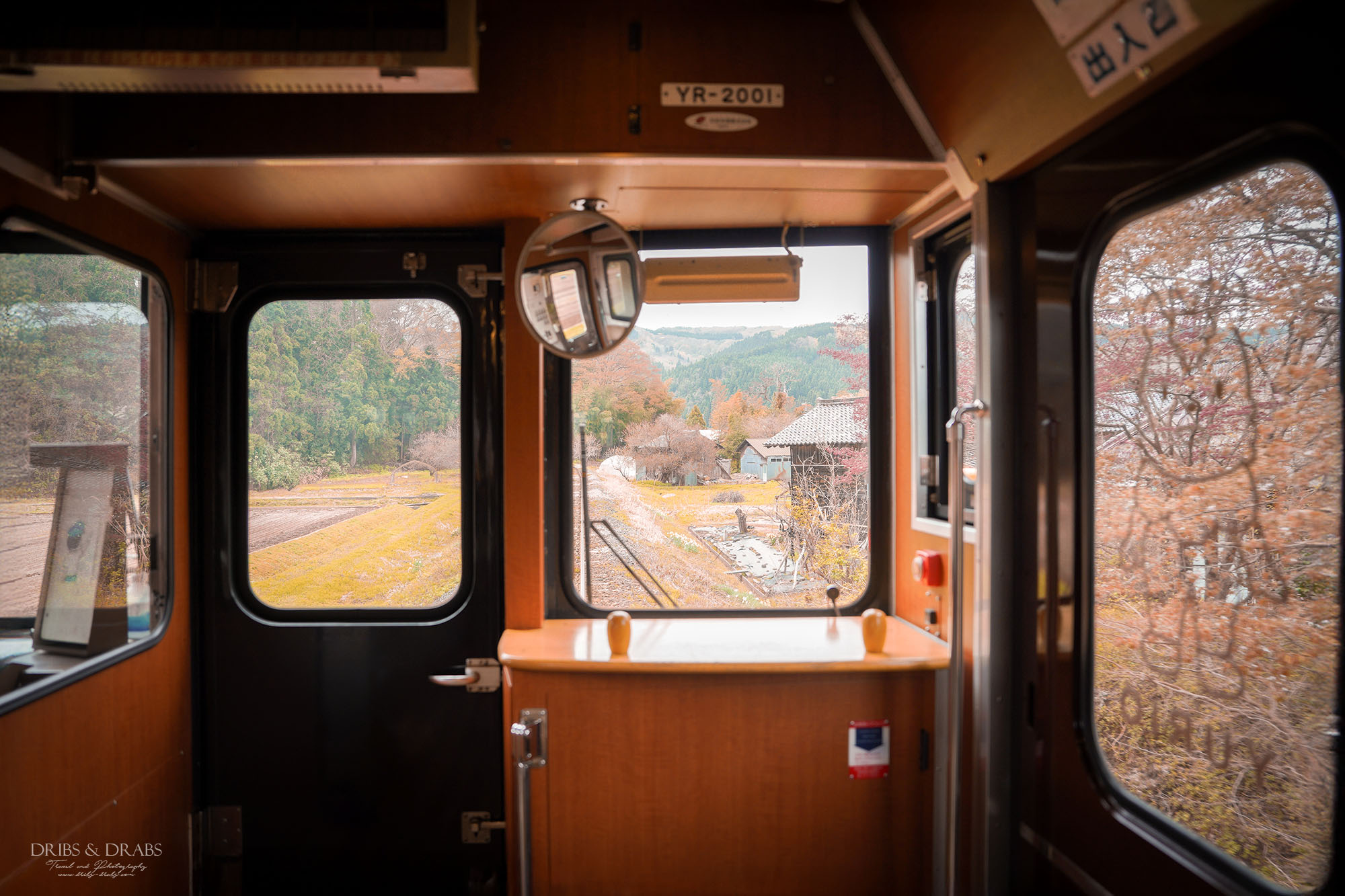 日本秋田由利高原鐵道｜鳥海山觀光列車體驗，充滿童趣的鳥海玩具列車，穿梭櫻花田園風景